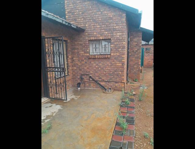 2 BEDROOM HOUSE FOR SALE IN MAHUBE VALLEY